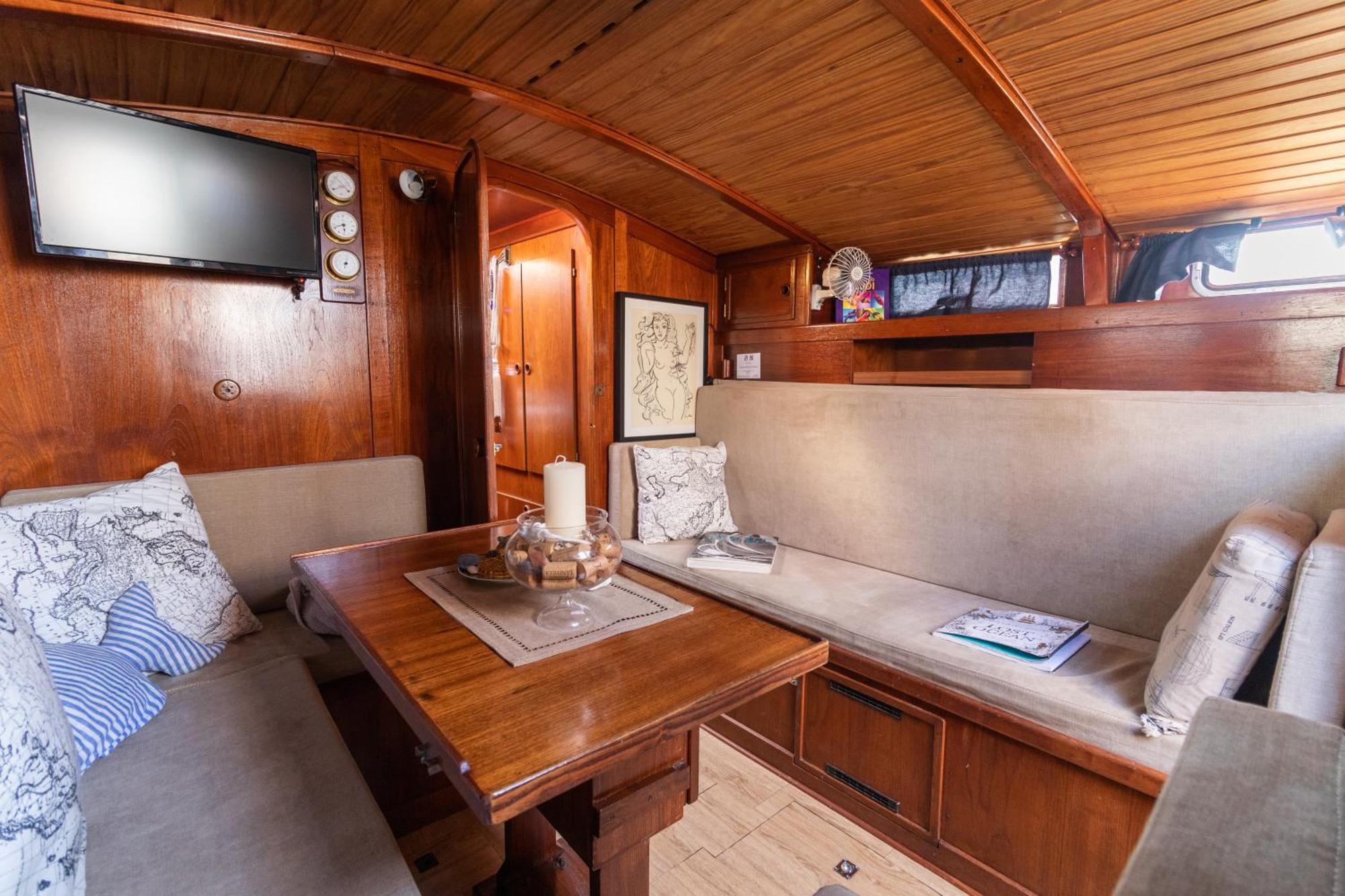 Botel Quo Vadis Yacht