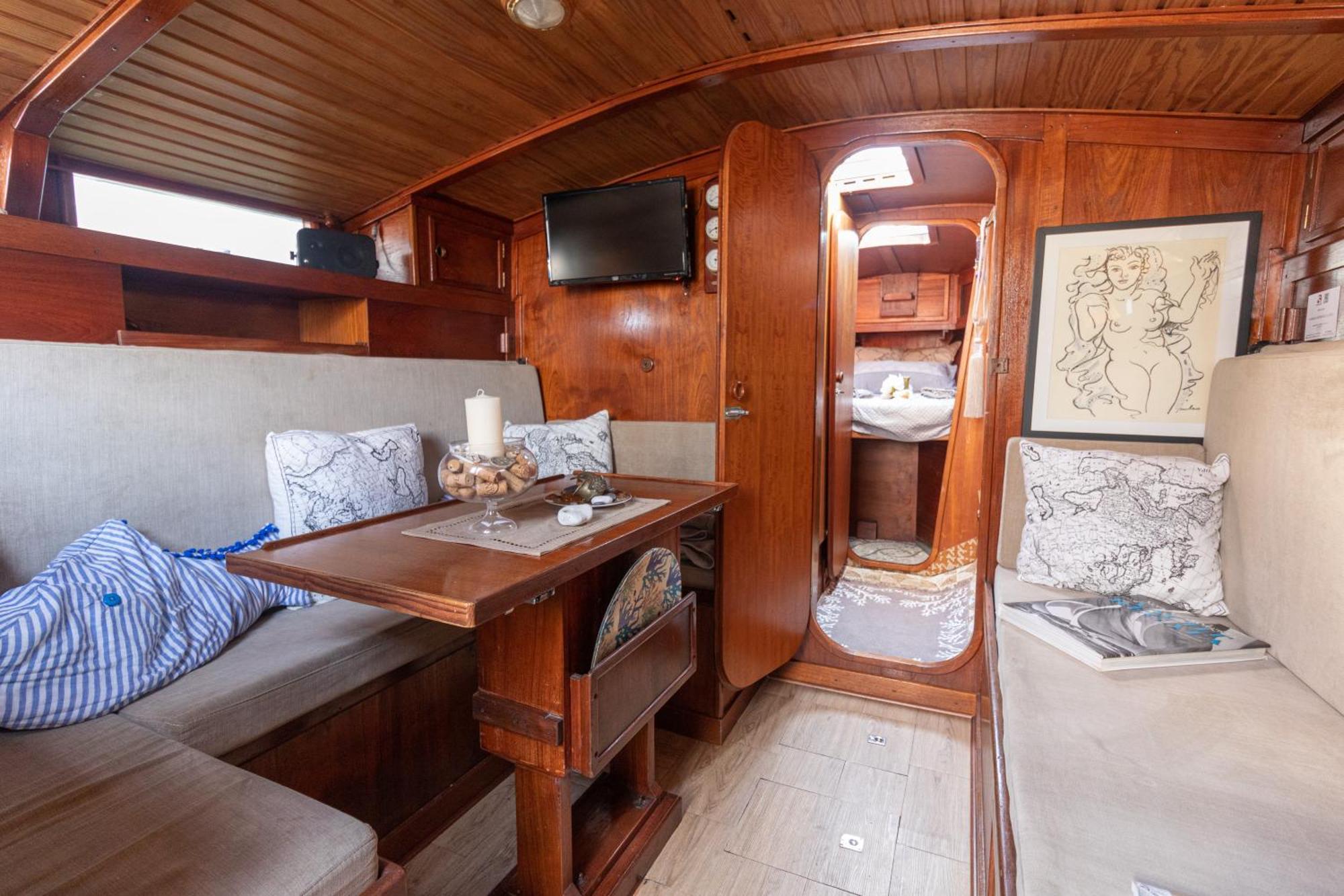 Quo Vadis Yacht Botel