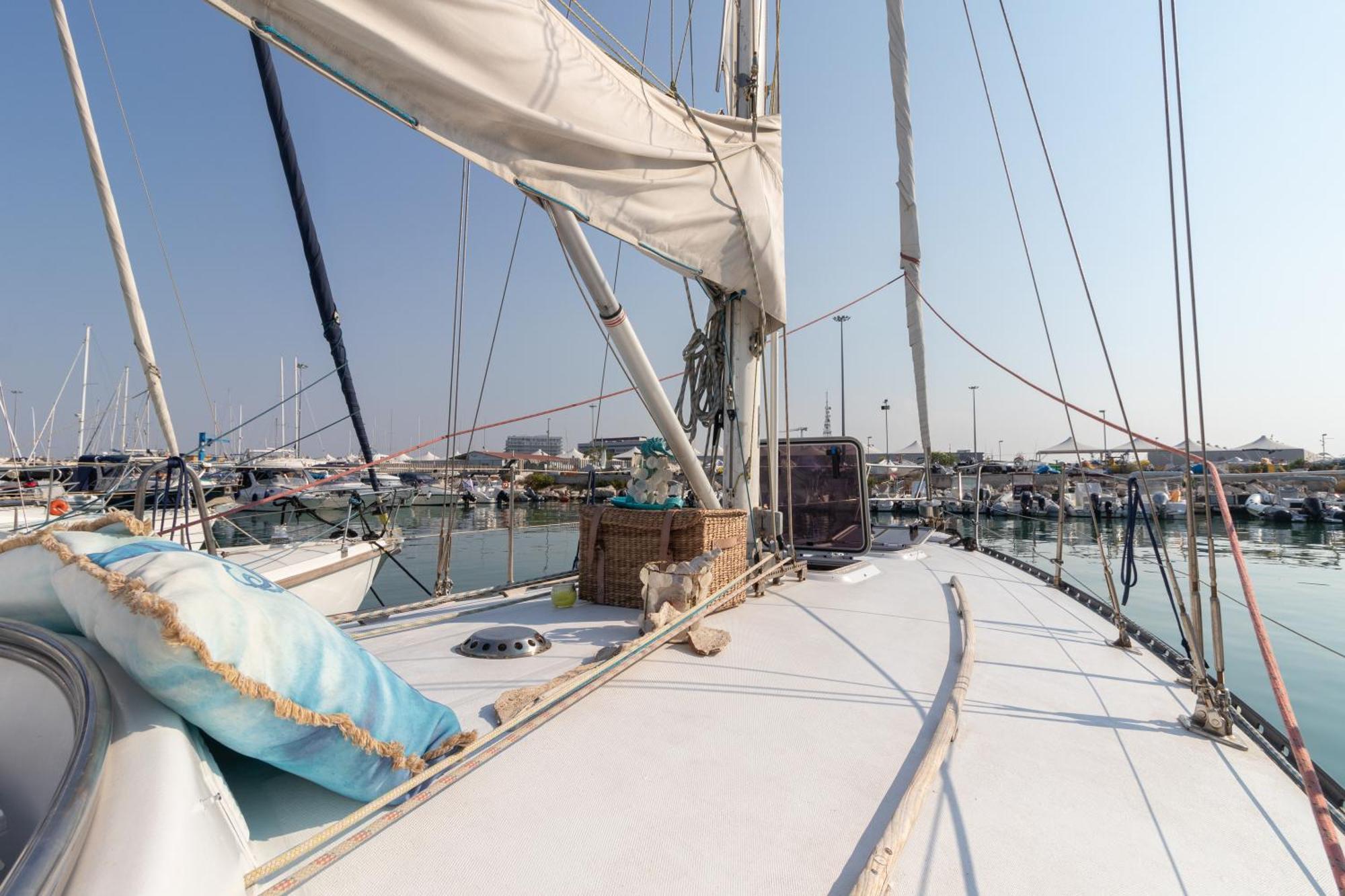 Quo Vadis Yacht Botel *