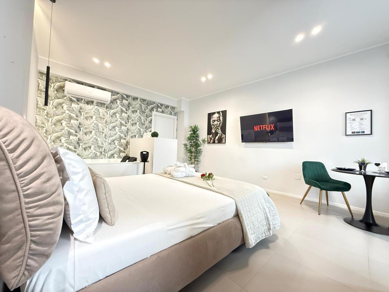 Luxury - Cavour * Bari