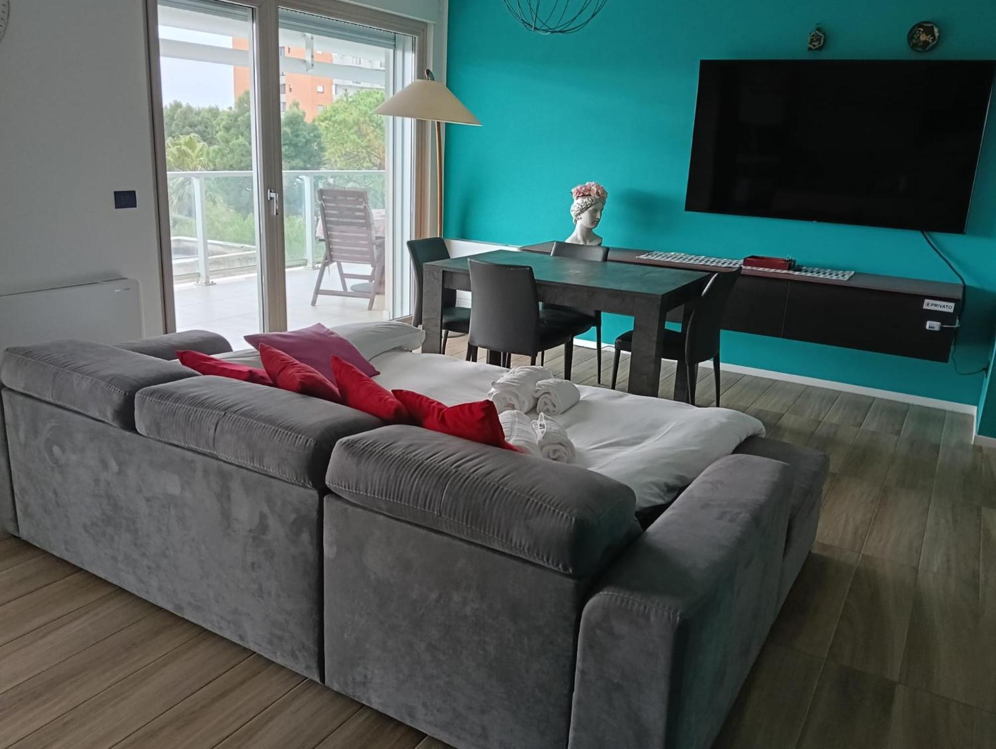 Kind Park - Sleek With Terrace & Parking Apartment