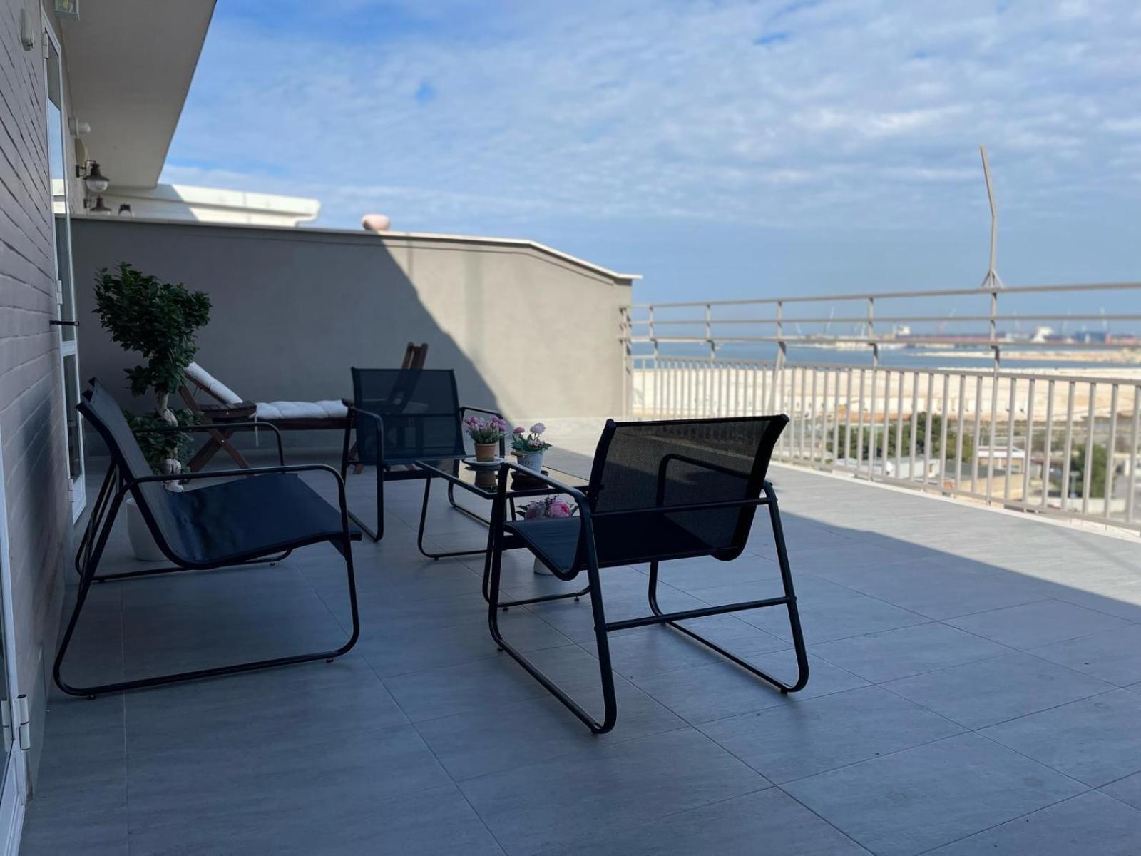 La Maison Vue Le *