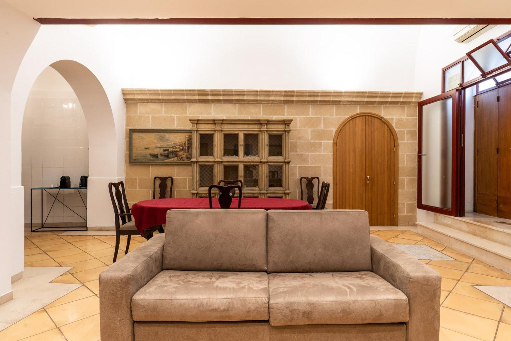 Palazzo Barone Apartment *