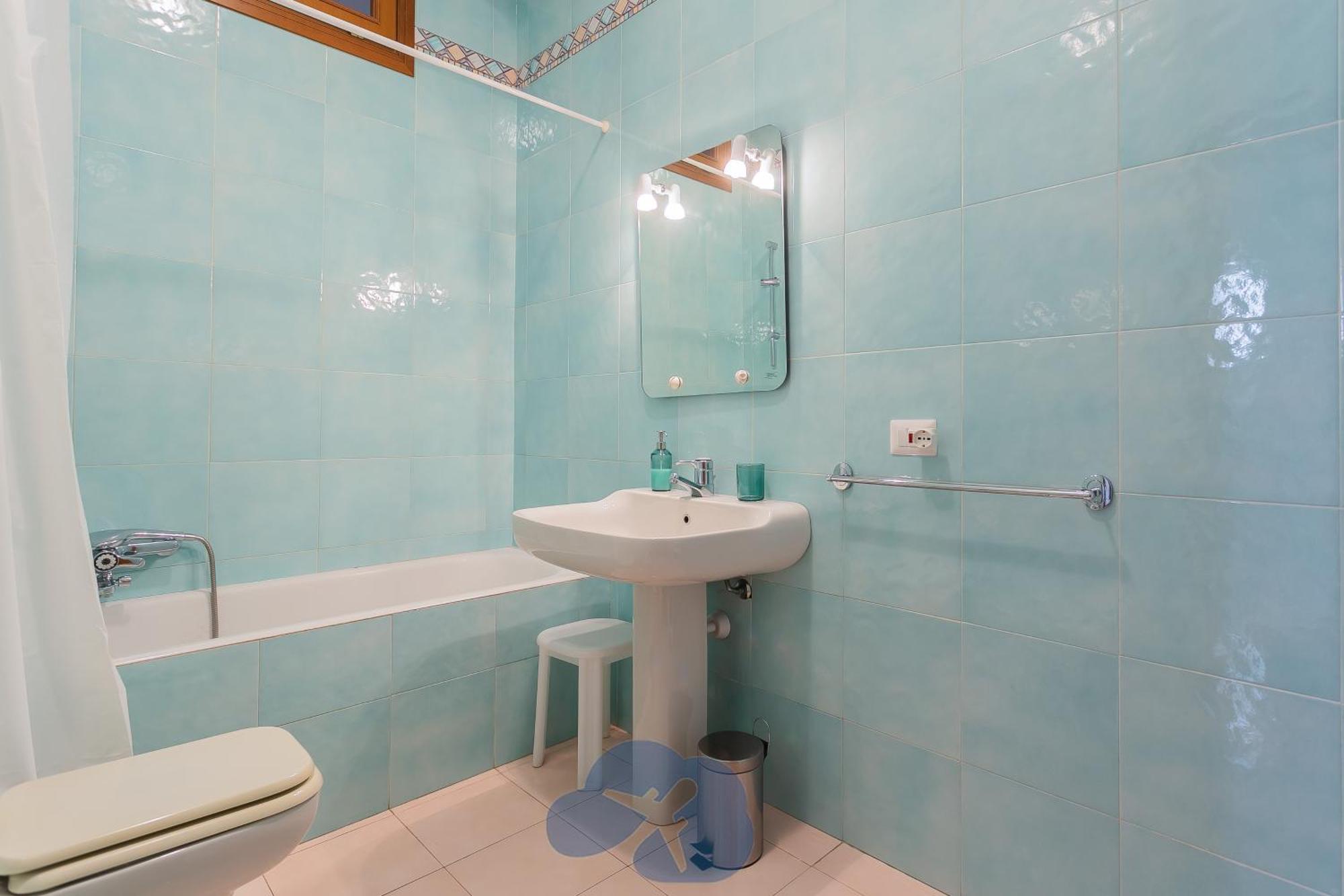 Airport House * Bari
