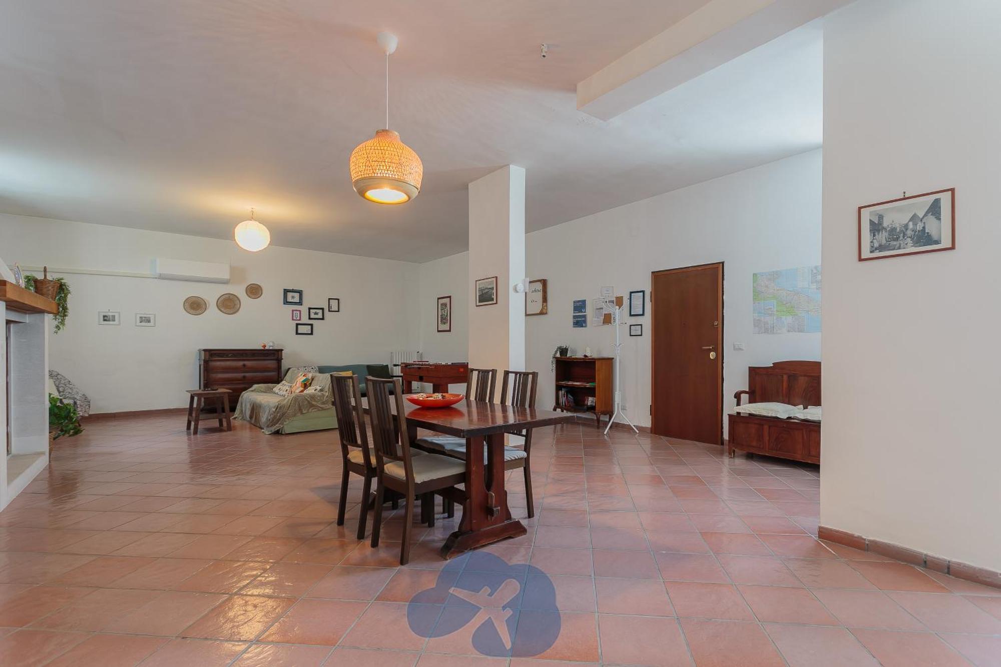 Airport House *