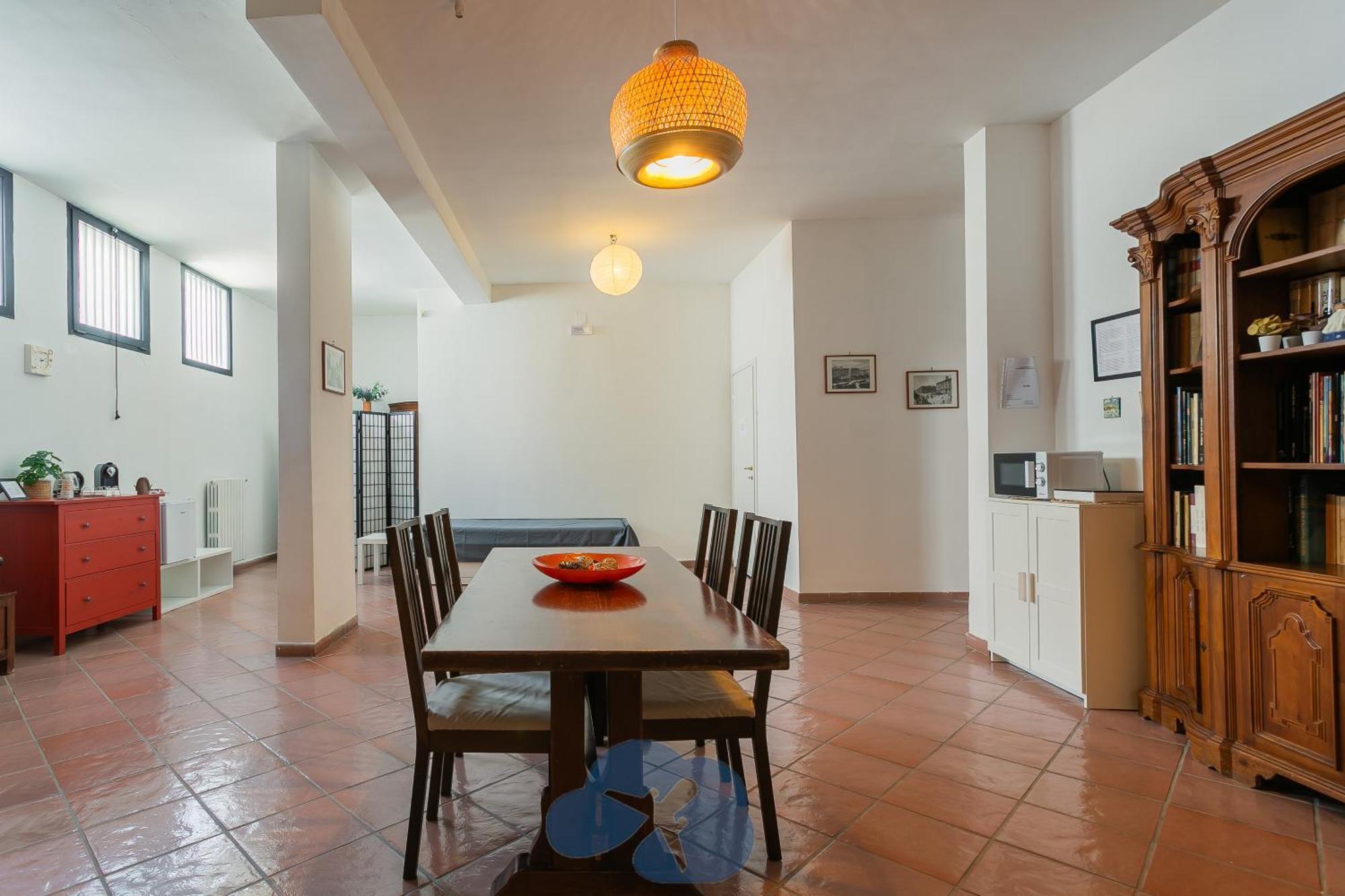 Airport House Apartment