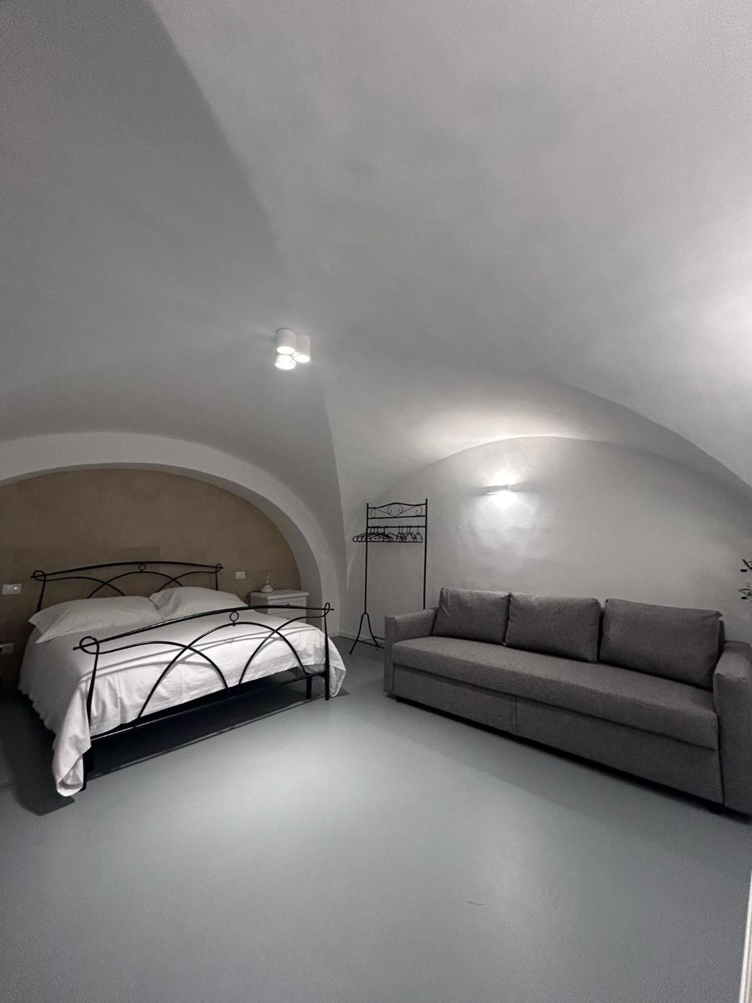 White Dome Retriet Apartment