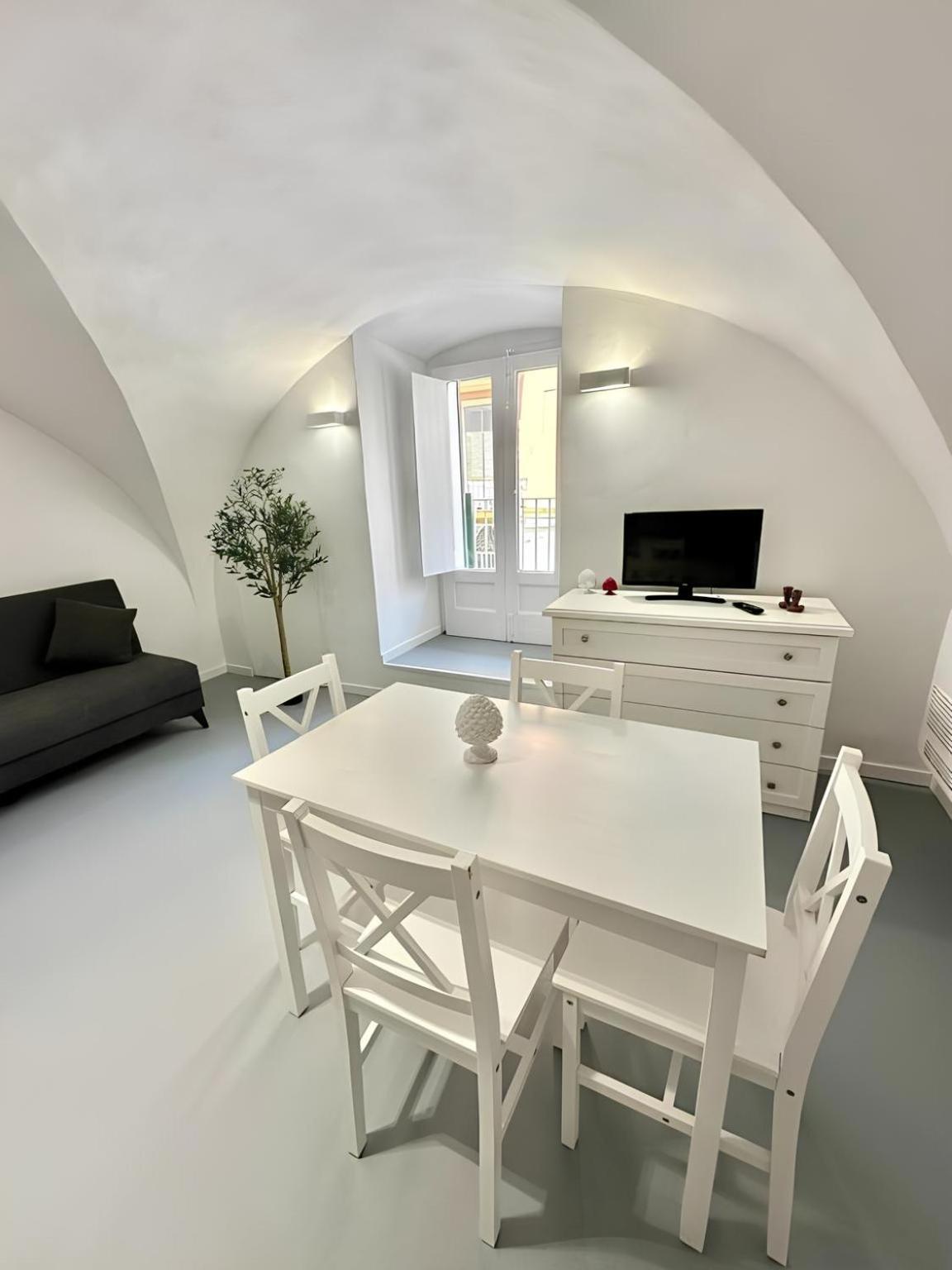 White Dome Retriet * Bari