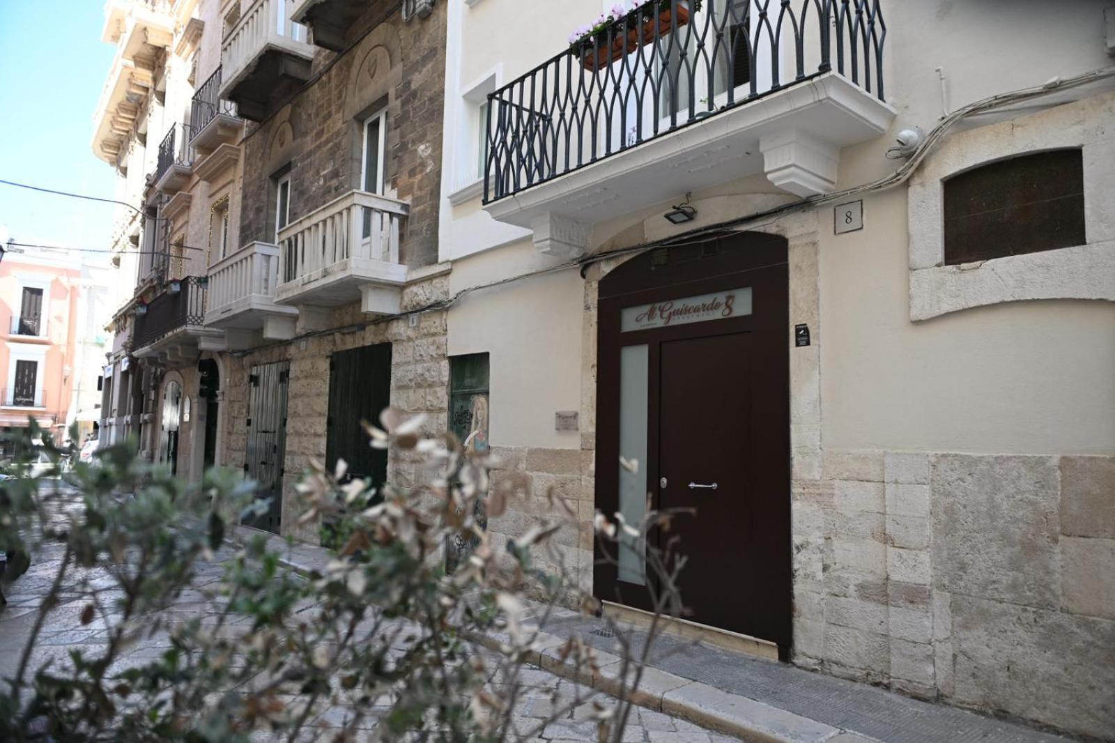 Al Guiscardo 8 * Bari
