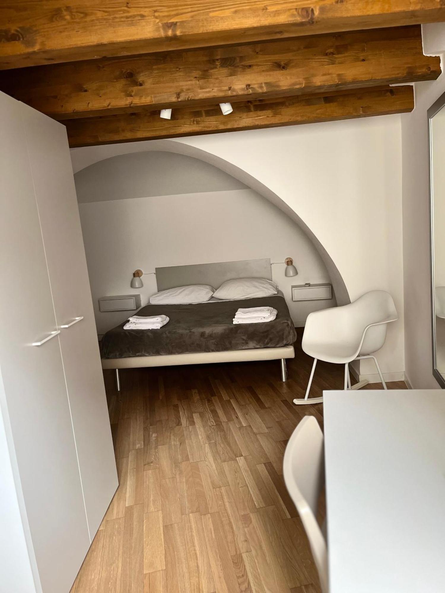 Ground Stone Apartment Bari