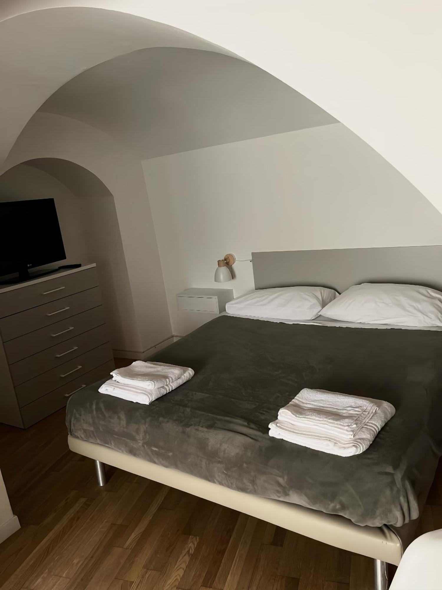 Apartment Ground Stone *