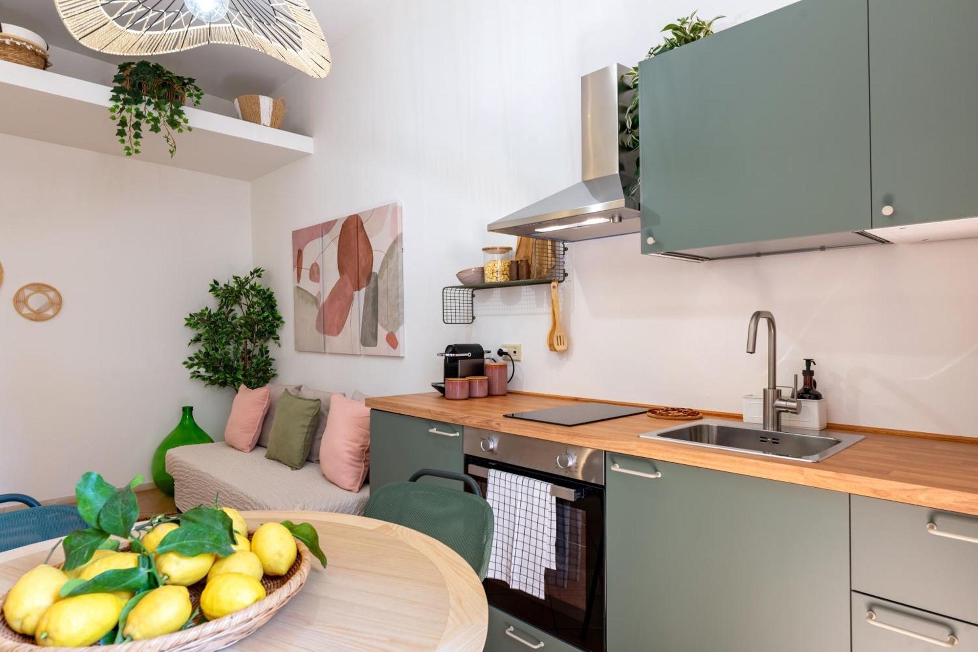 Palazzo Dama - Live Like A Local In Vecchia Apartment Bari
