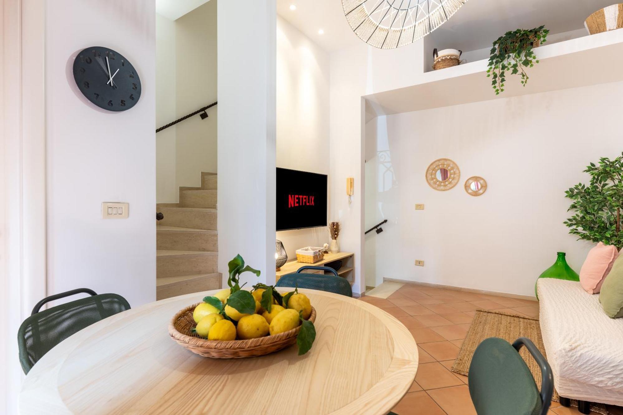 Palazzo Dama - Live Like A Local In Vecchia Apartment *