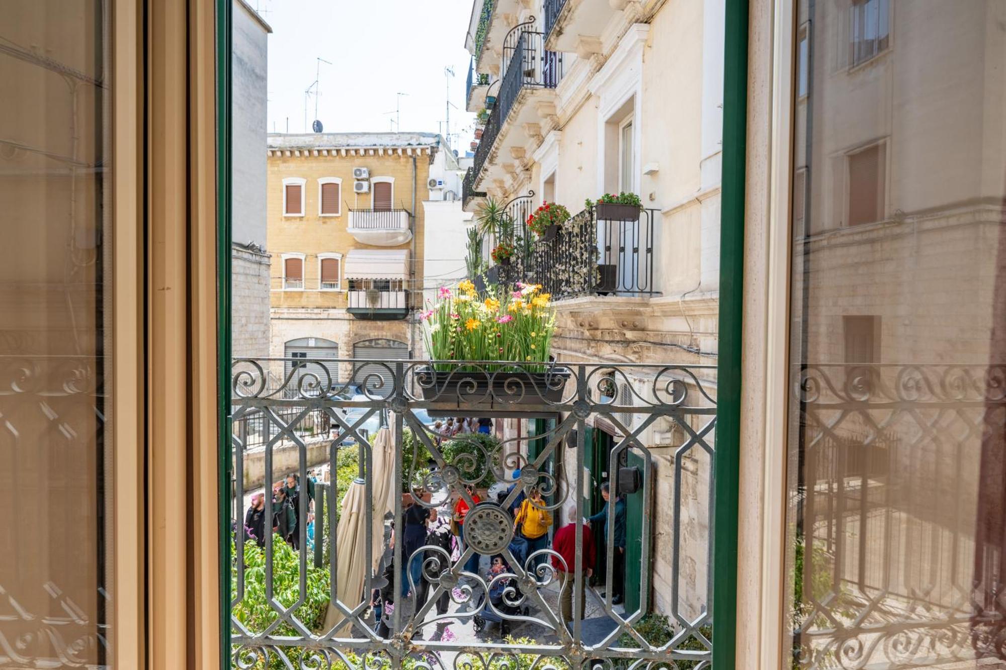Palazzo Dama - Live Like A Local In Vecchia Apartment