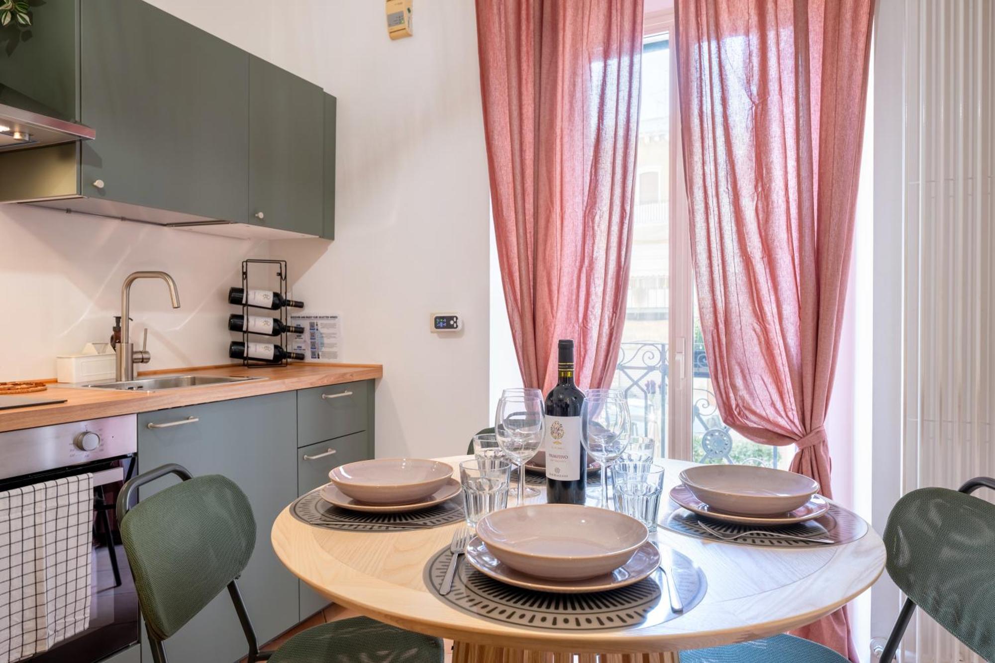 Palazzo Dama - Live Like A Local In Vecchia Apartment *