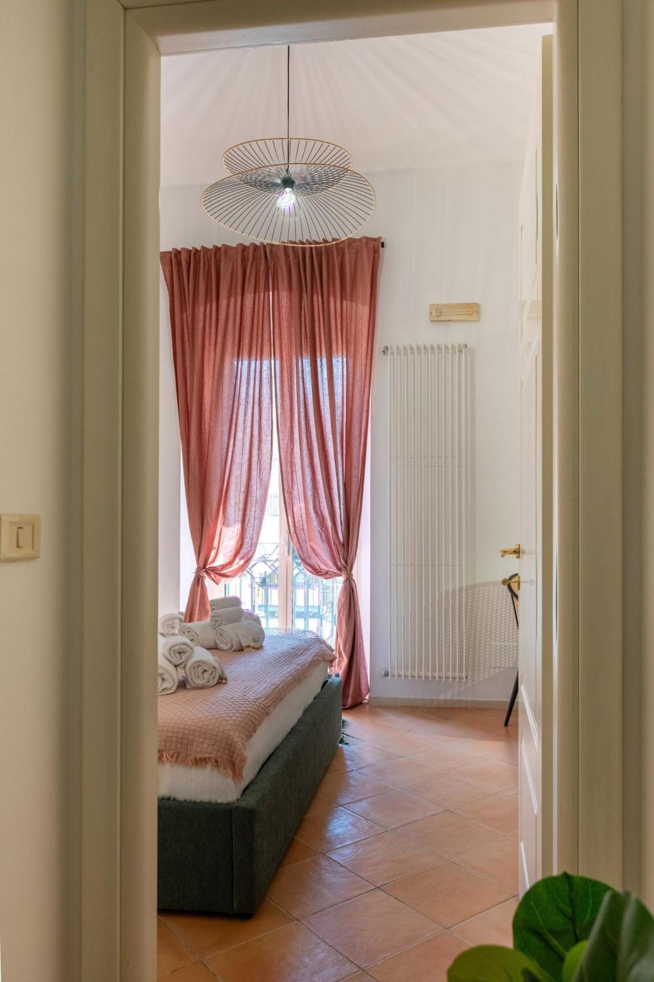 Palazzo Dama - Live Like A Local In Vecchia Apartment Bari