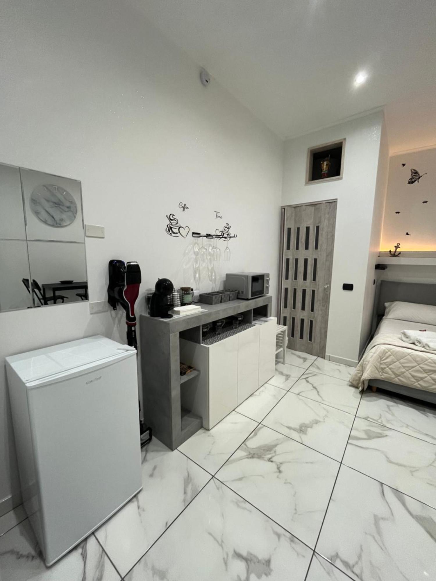 Koronao - Old Apartment Bari