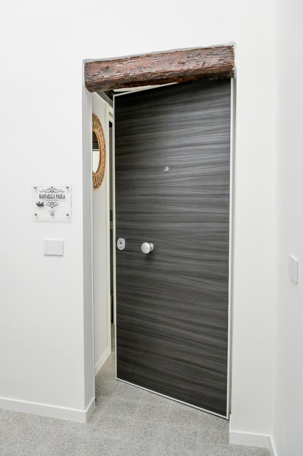 Raffaella Paola Apartman *