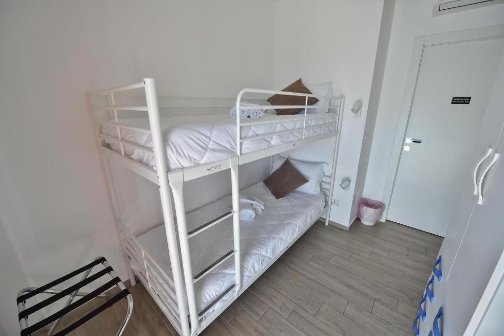 Karol Wojtyla Airport Guest house Bari