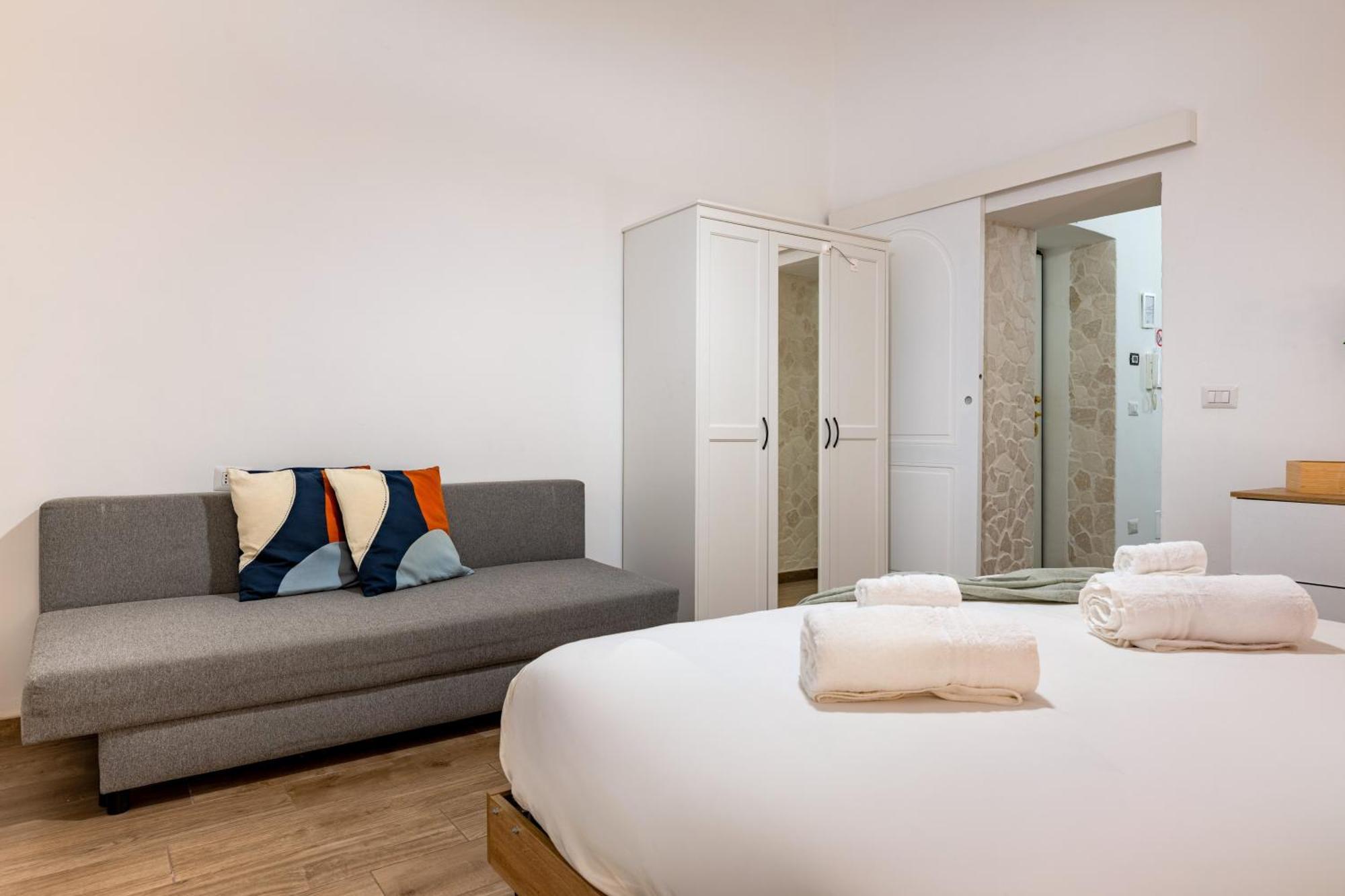 Modern Stone In The Heart Of Apartment Bari