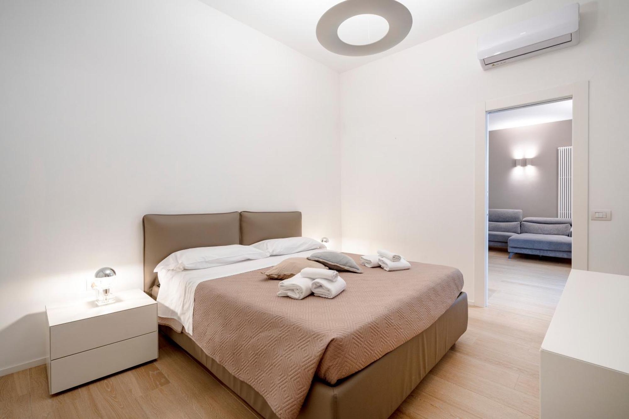 Station Apartment *