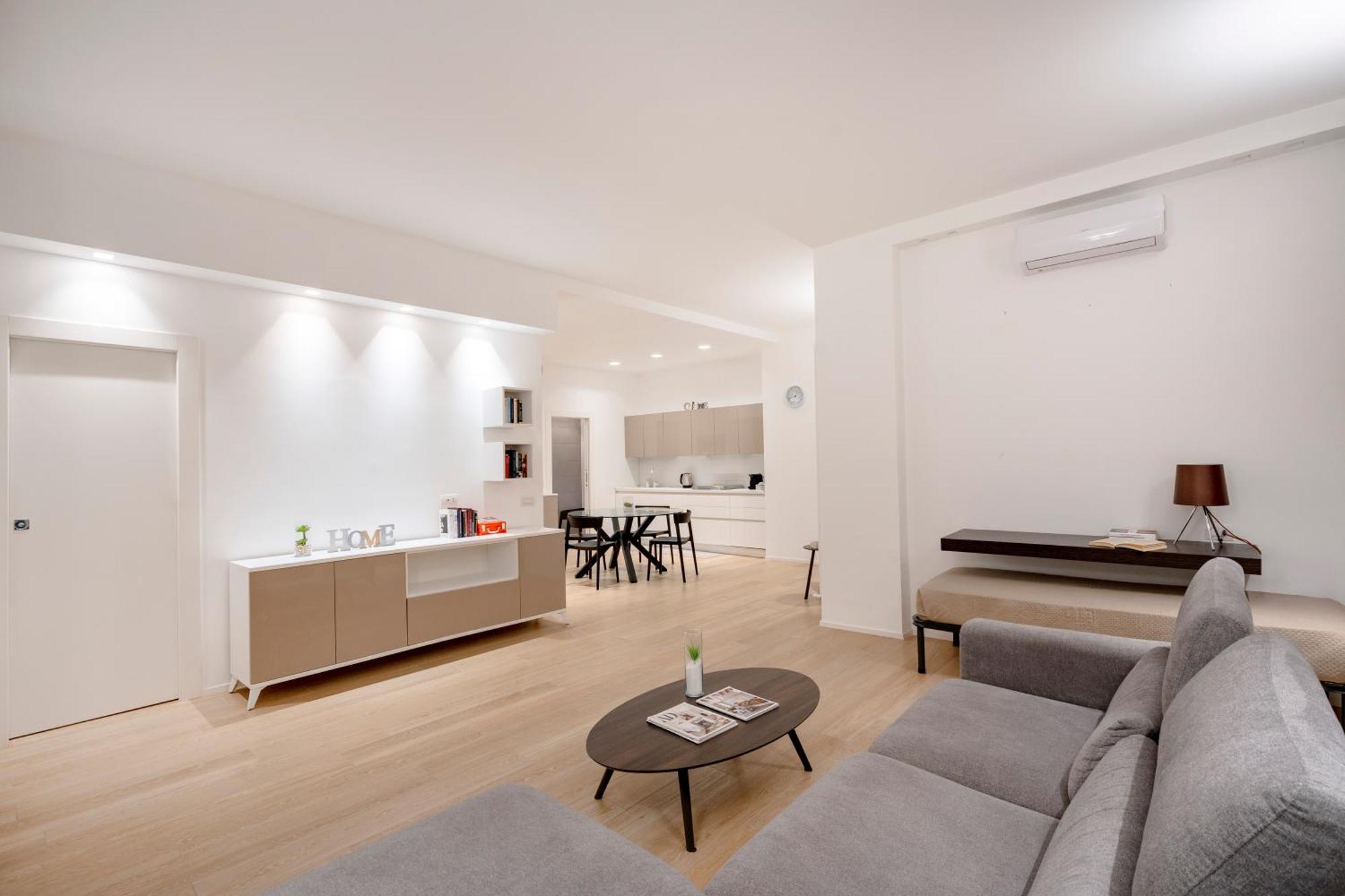 Station Apartment Bari