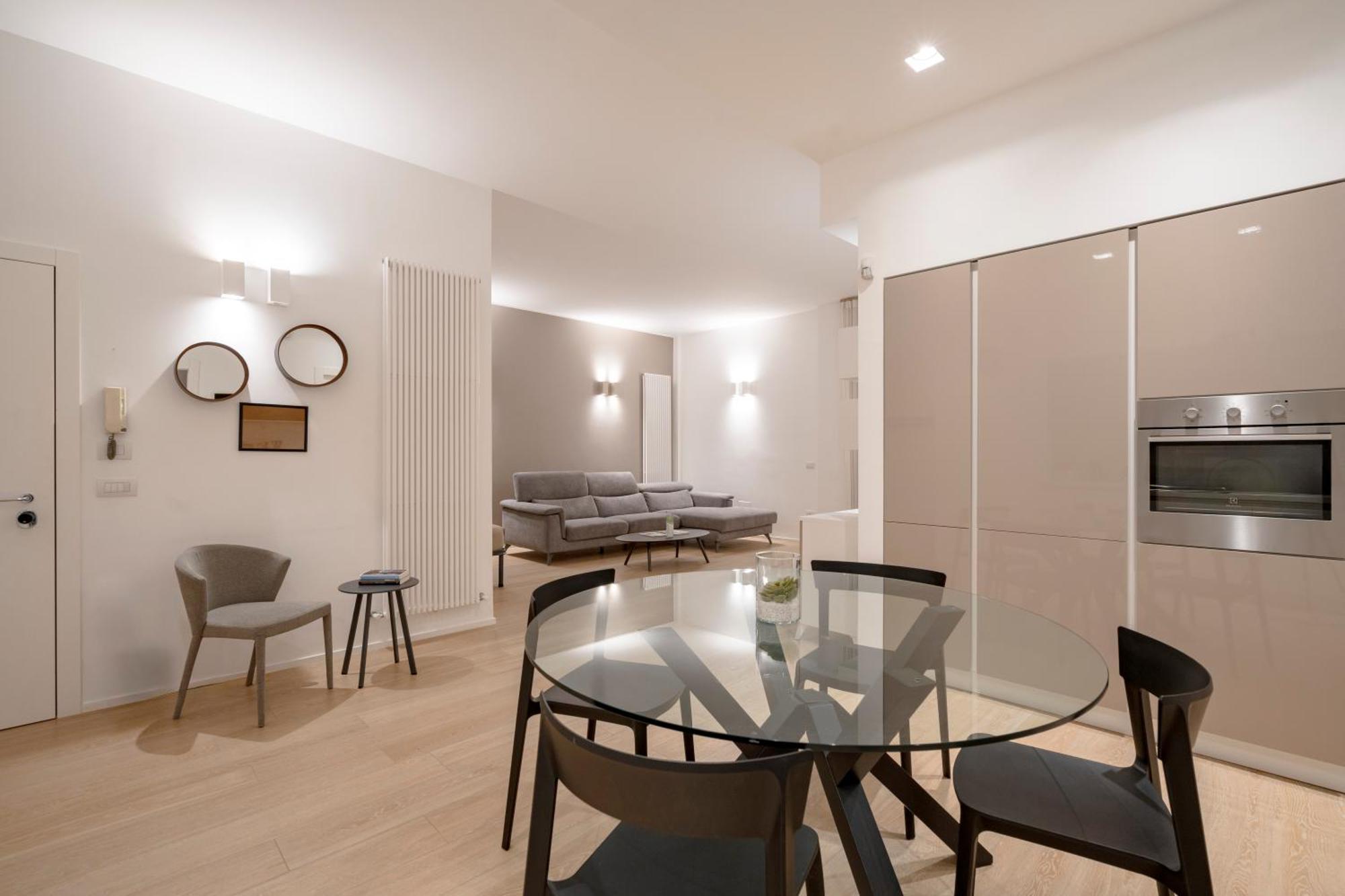 Station Apartment *