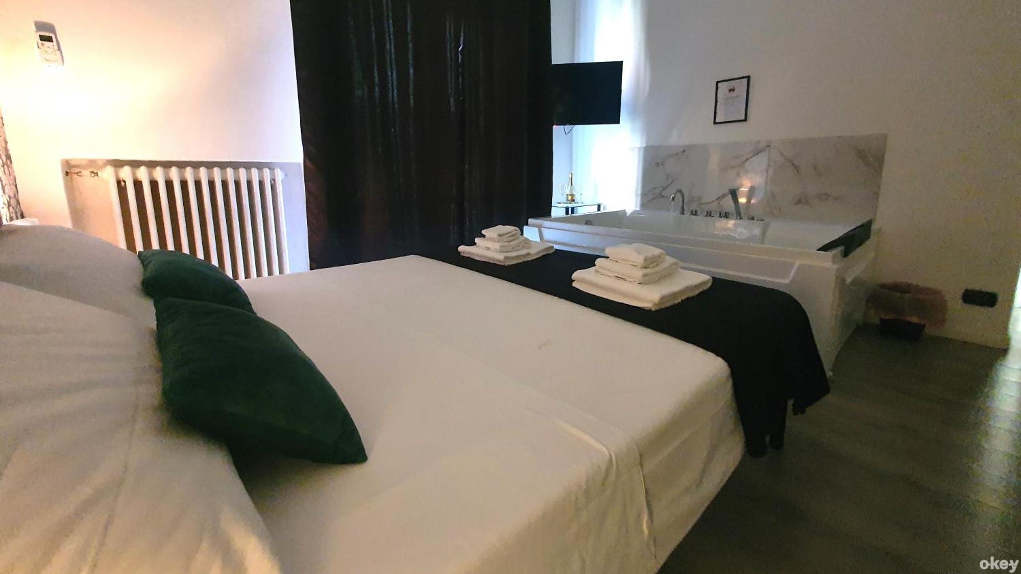 Lush Escape - Hottube And Sauna Bari
