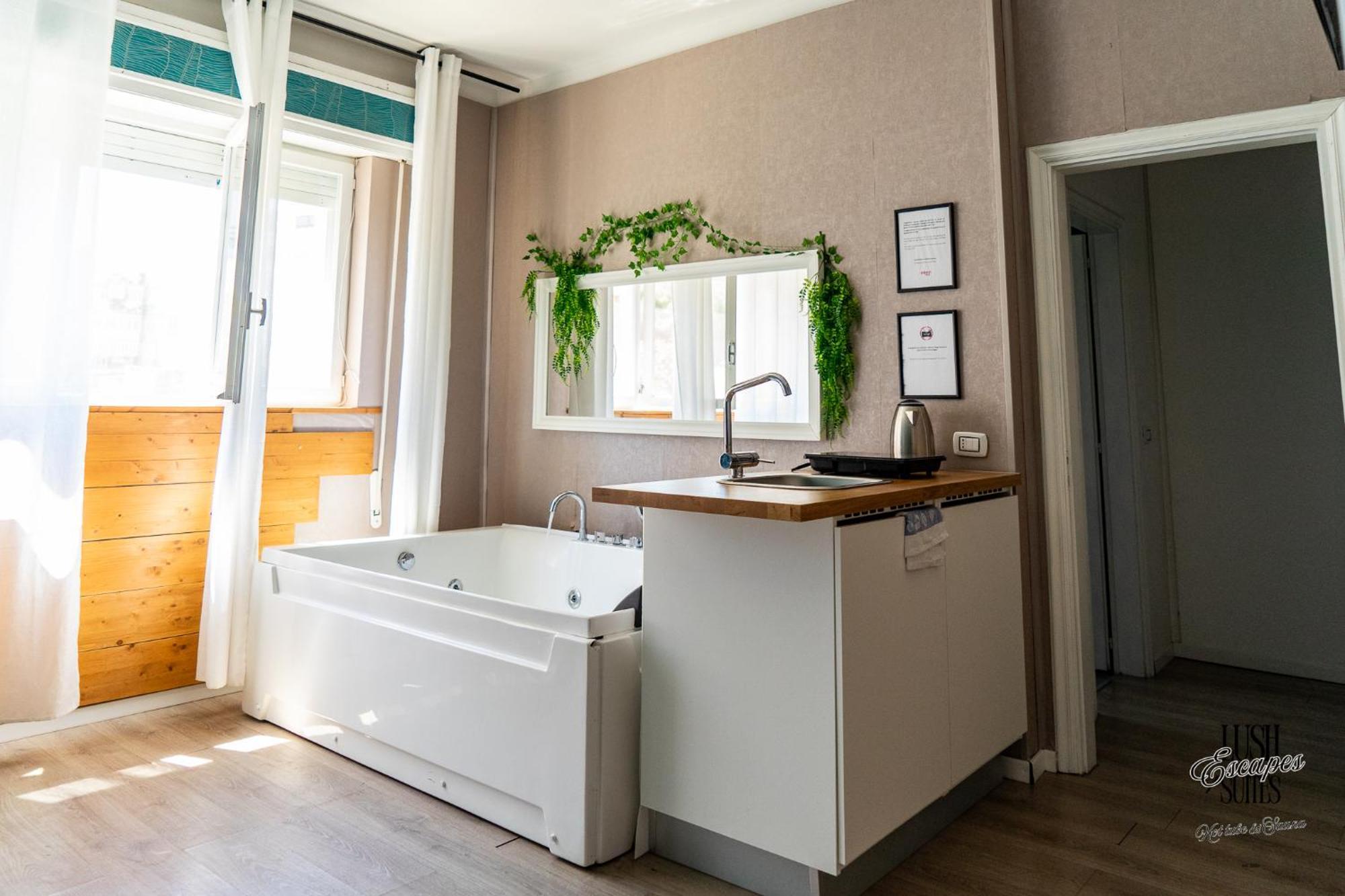 Lush Escape - Hottube And Sauna Apartment