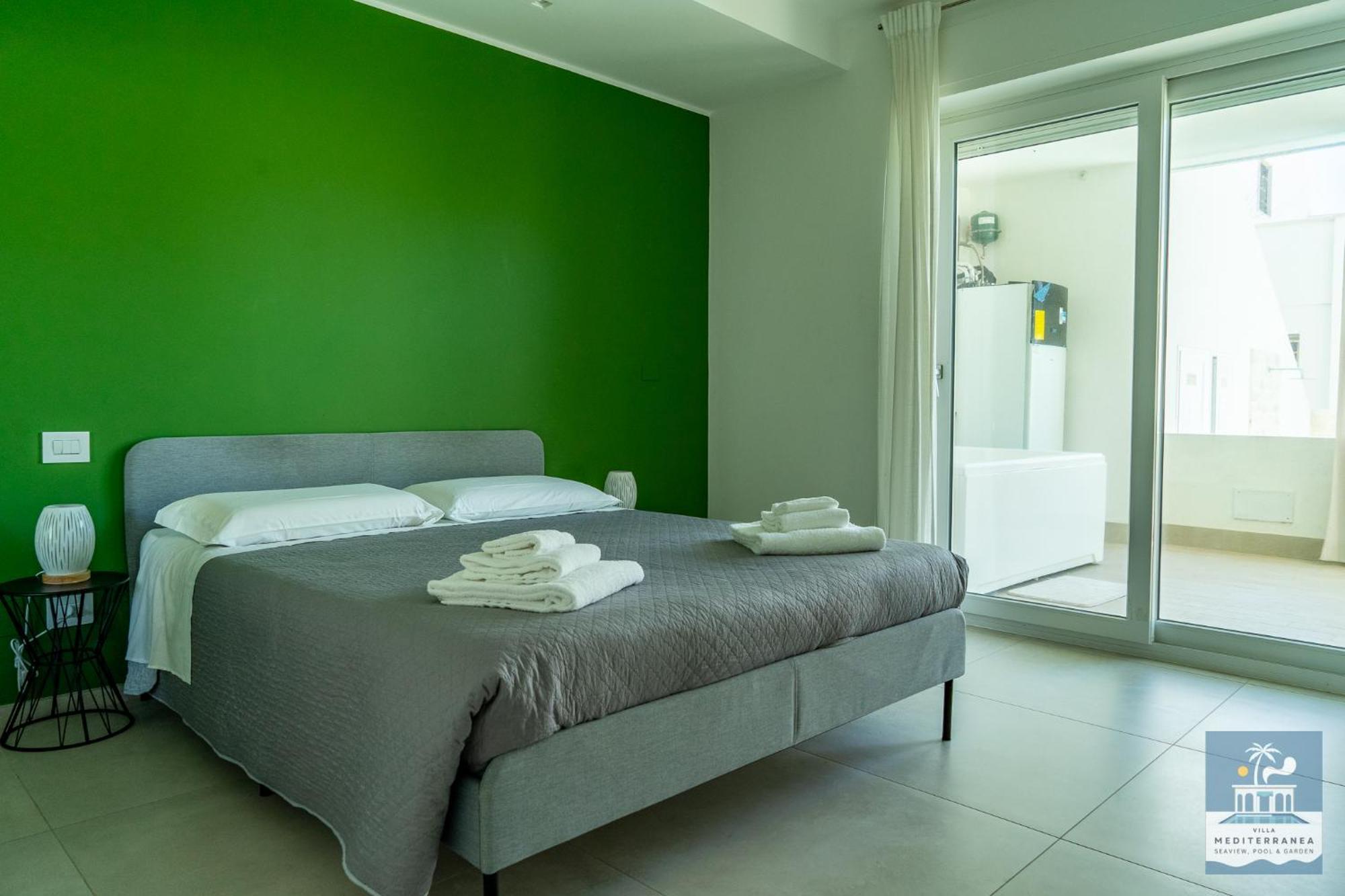 Mediterranea - Seaview, Pool & Garden Apartment *