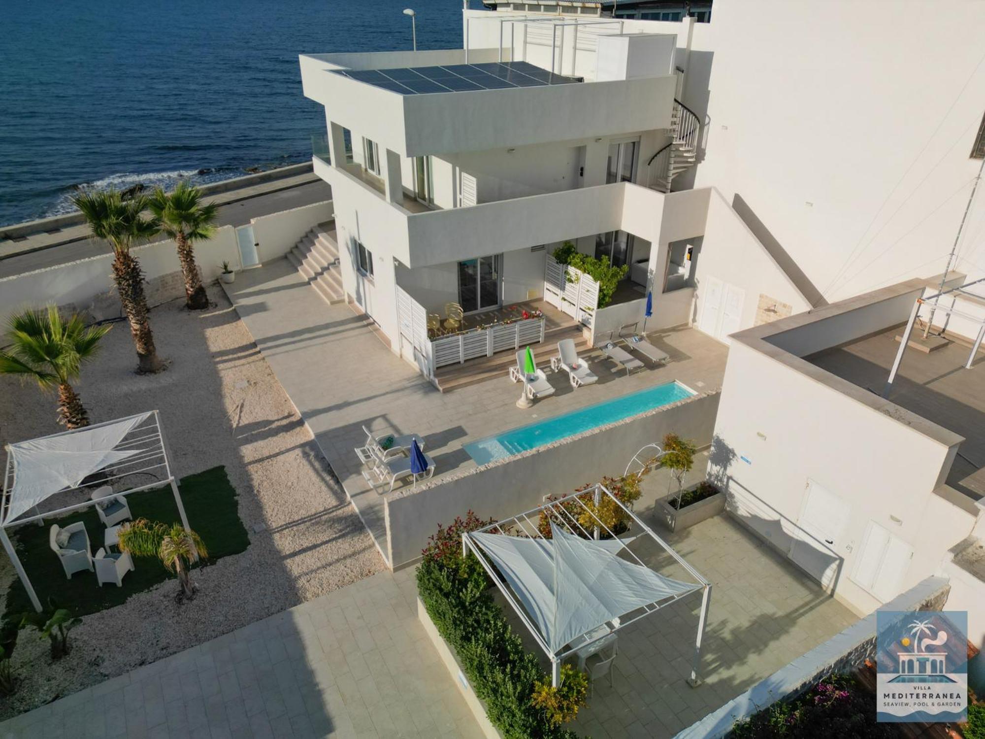 Mediterranea - Seaview, Pool & Garden Apartment