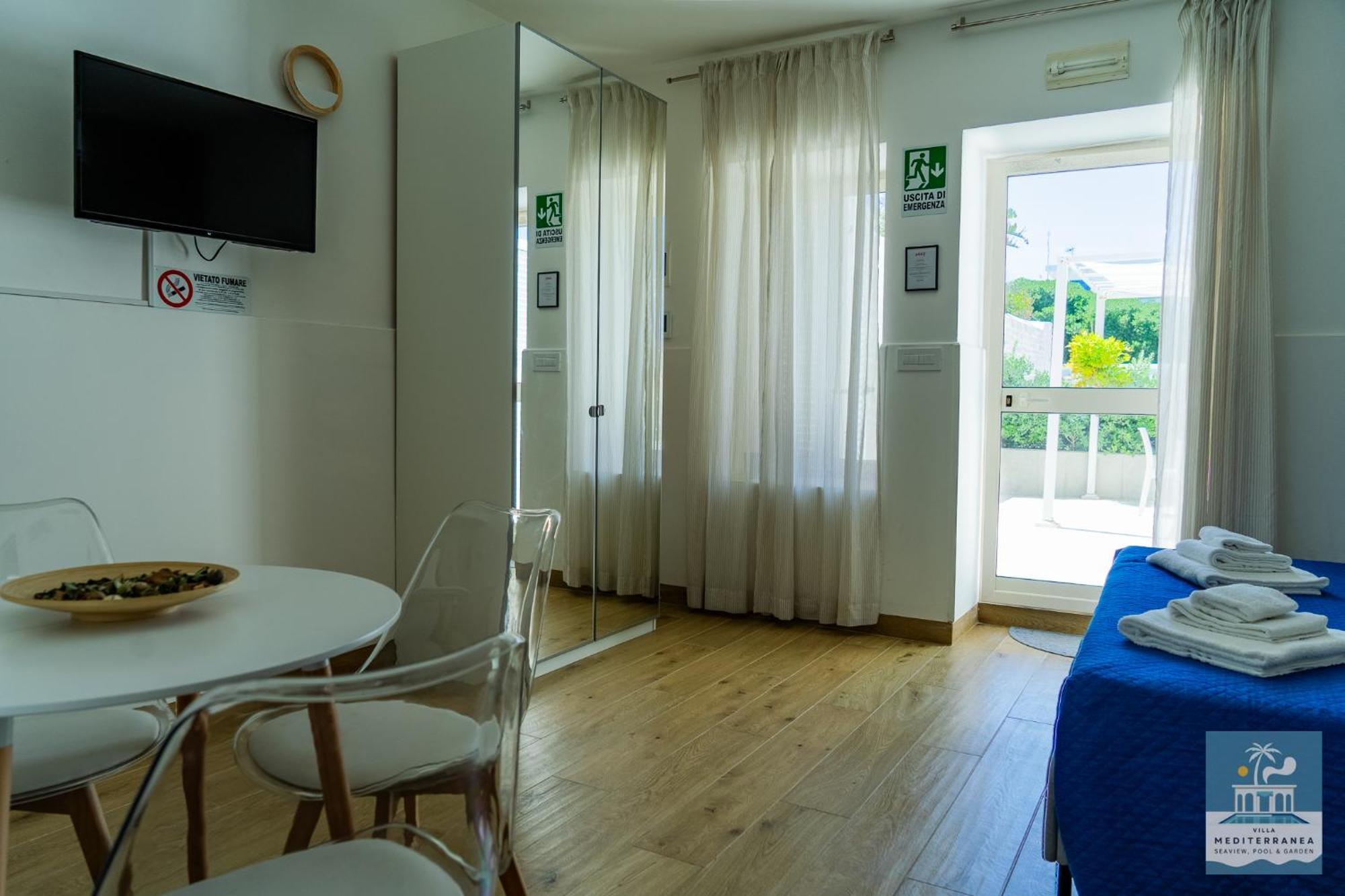 Mediterranea - Seaview, Pool & Garden Apartment