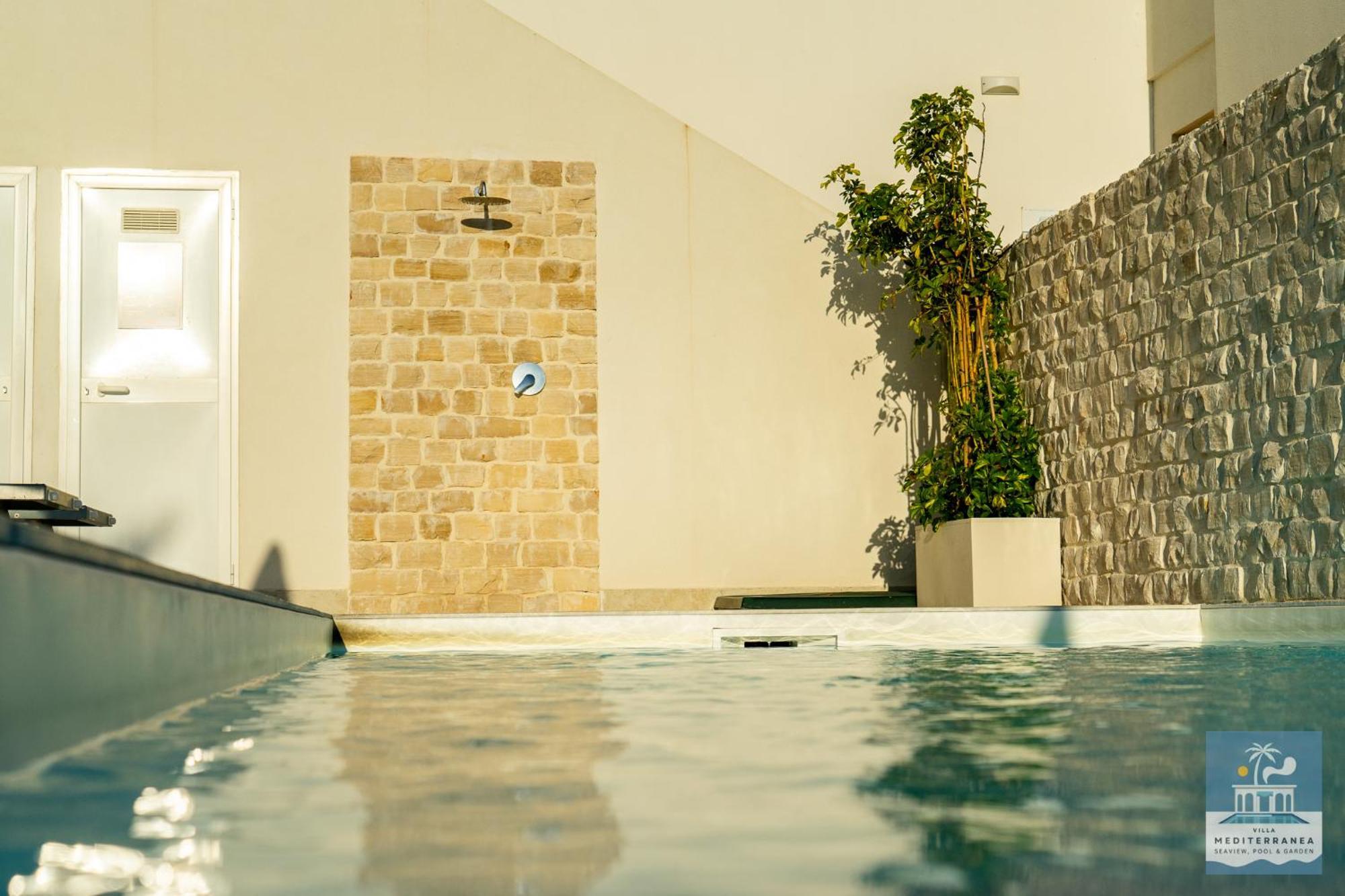 Mediterranea - Seaview, Pool & Garden Apartment Bari