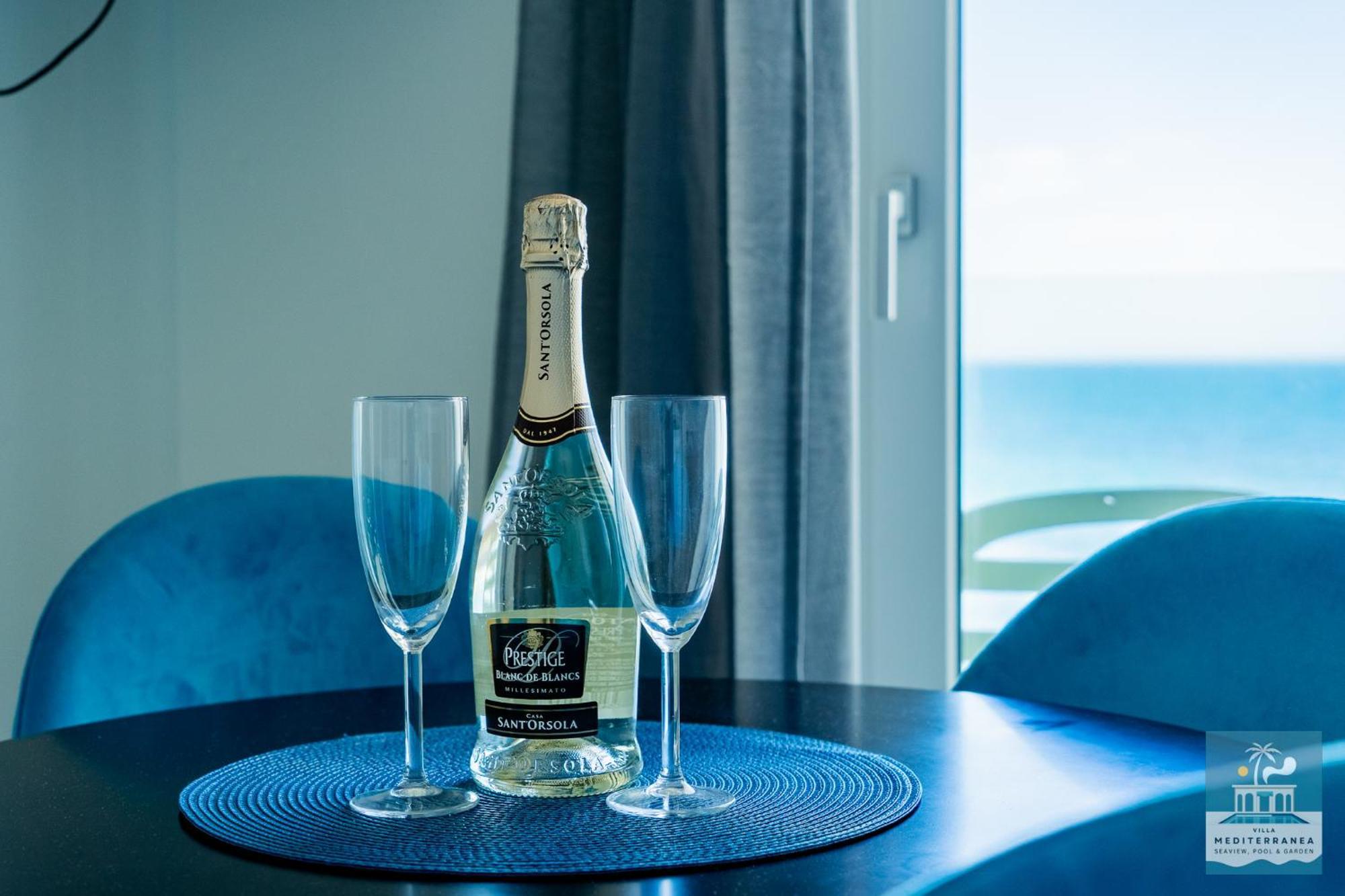 Mediterranea - Seaview, Pool & Garden Apartment Bari