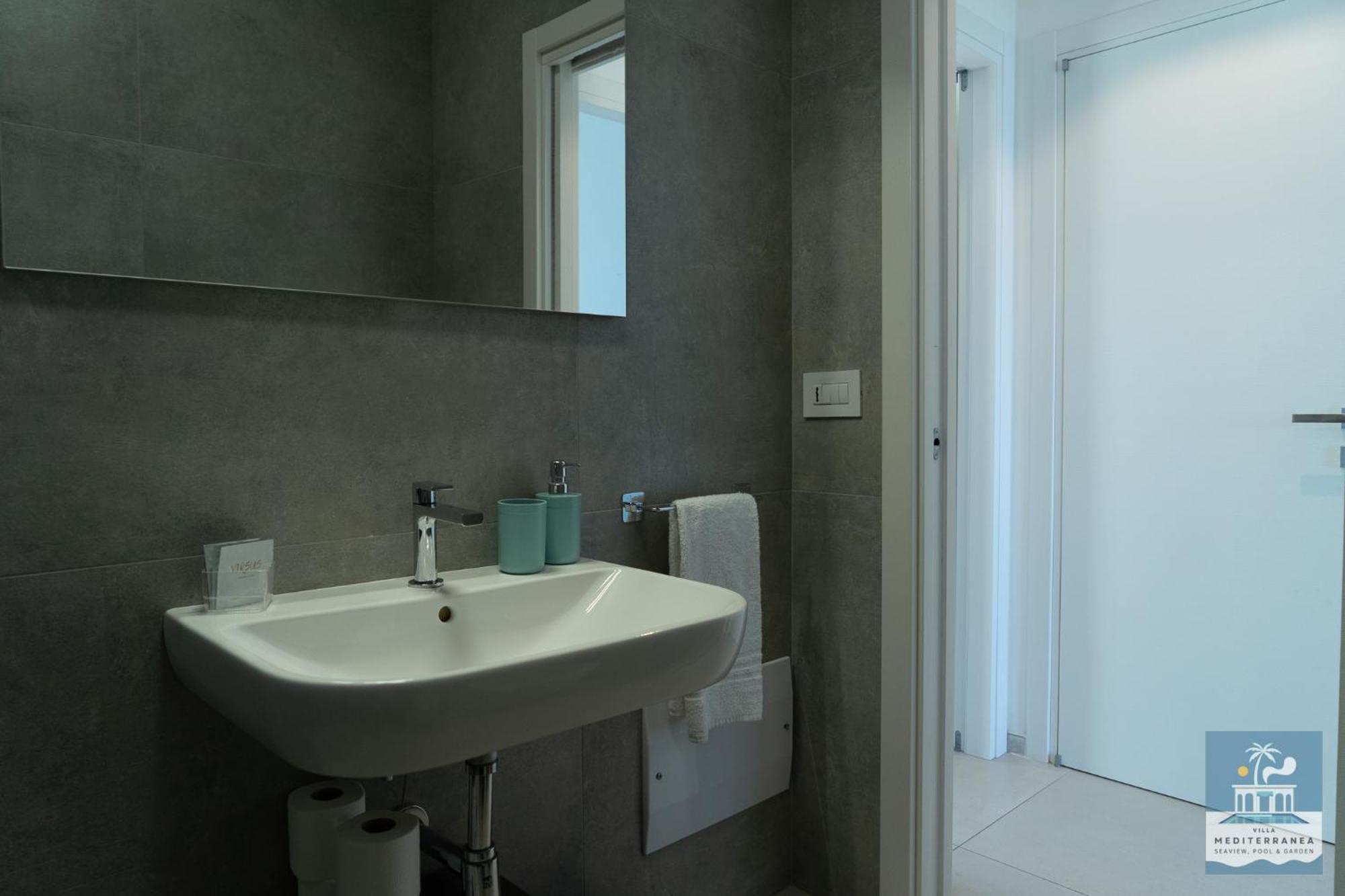 Apartment Mediterranea - Seaview, Pool & Garden *