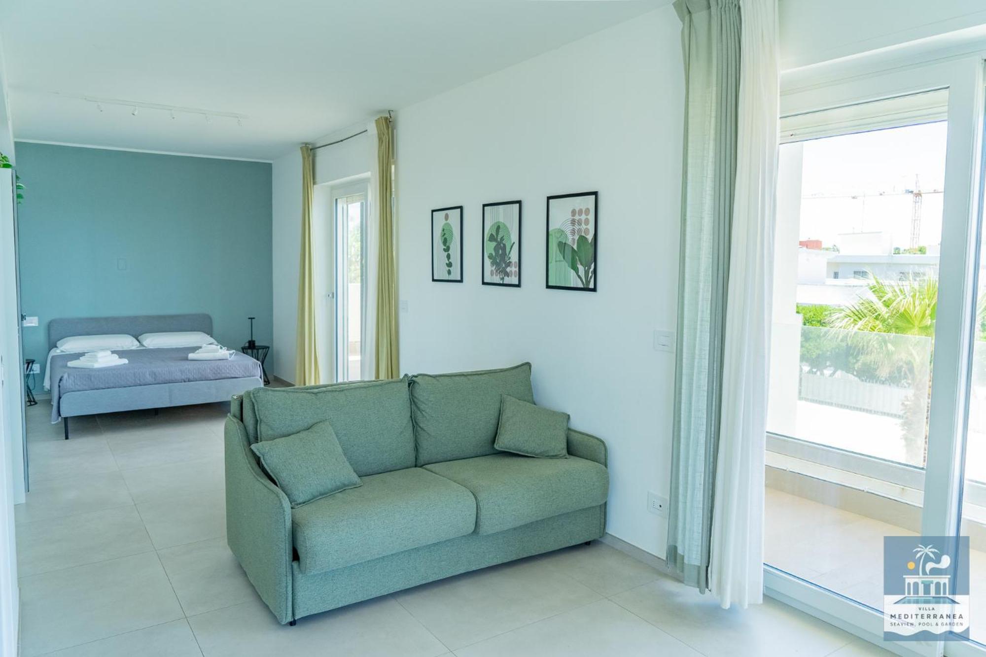 Mediterranea - Seaview, Pool & Garden Apartment