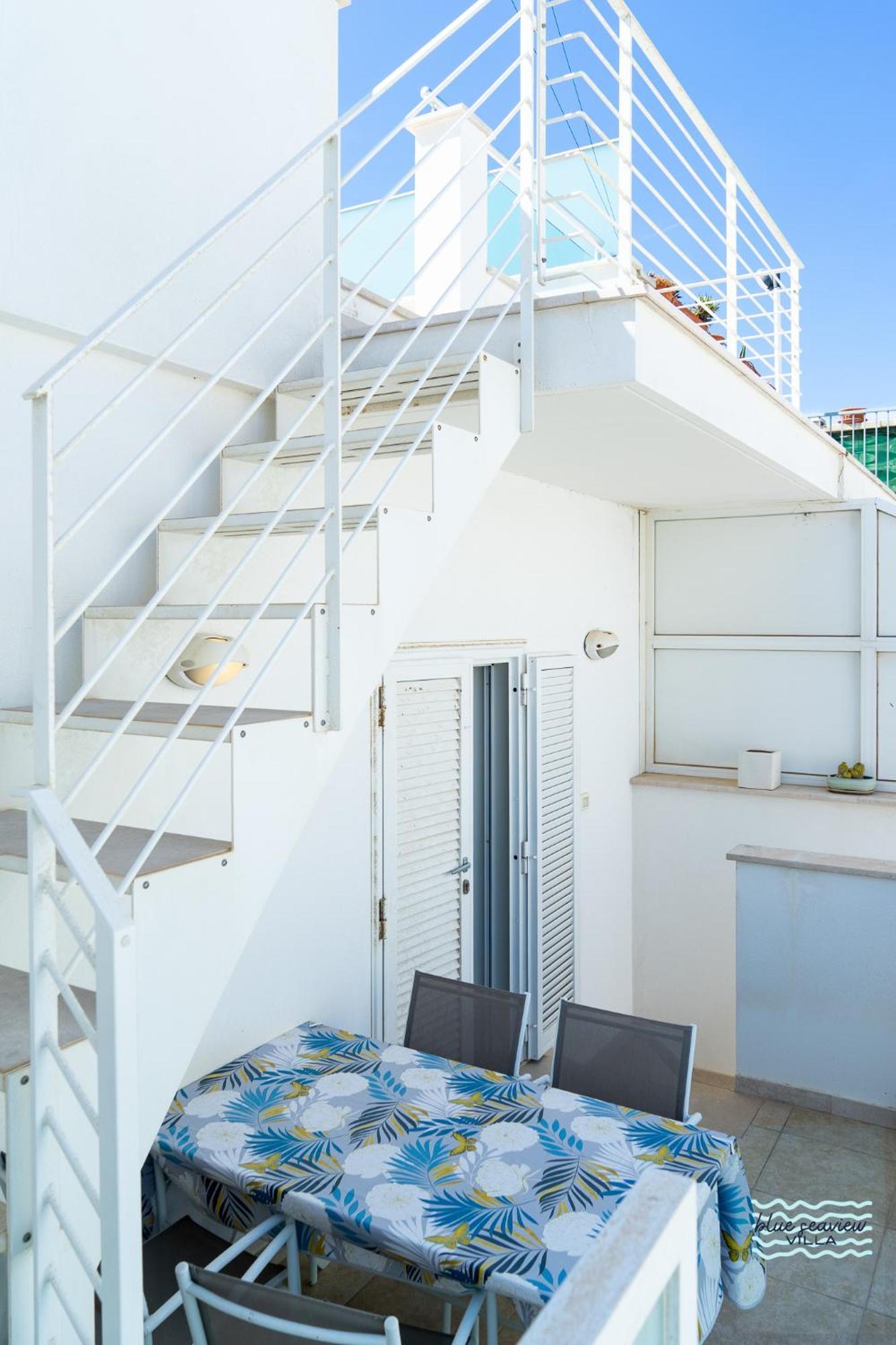 Blue Seaview Apartment *