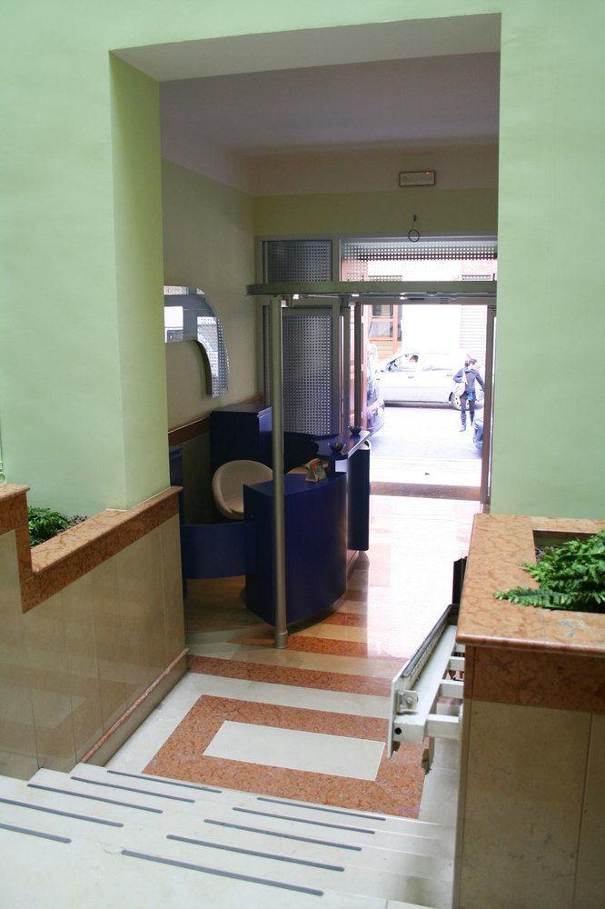 Khách sạn hẻo lánh Visa Bari