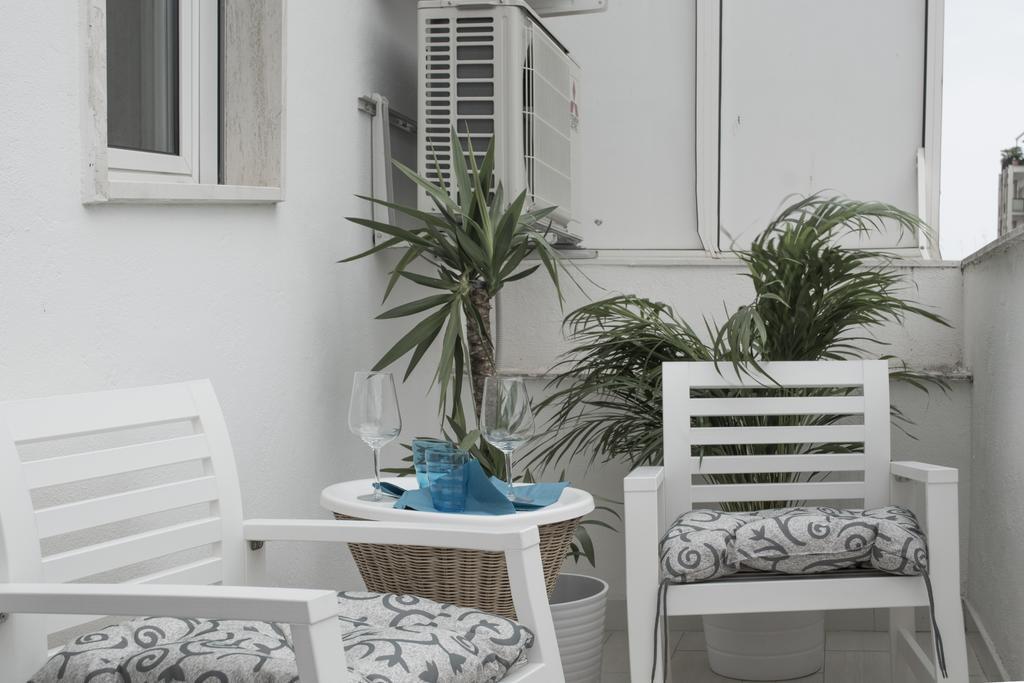 Apartment Artist's