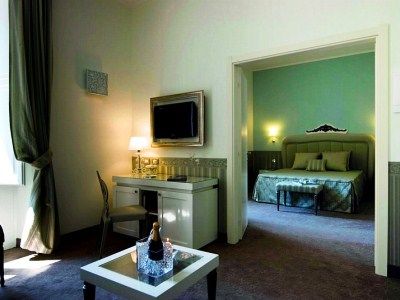 Hotel Jr Oriente Bari