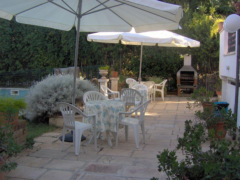 Santa Fara Bed & Breakfast 3*