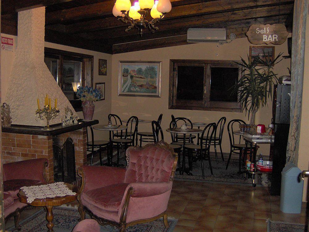 Santa Fara Bed & Breakfast 3*