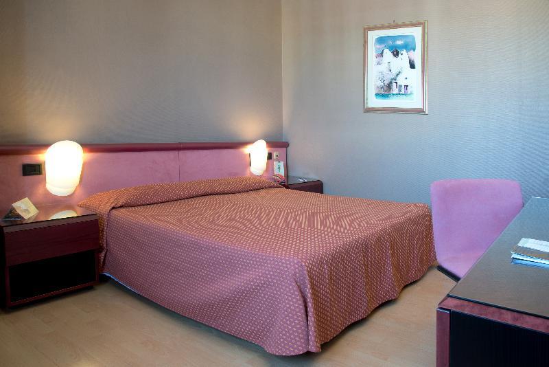 Hotel Boston 4*