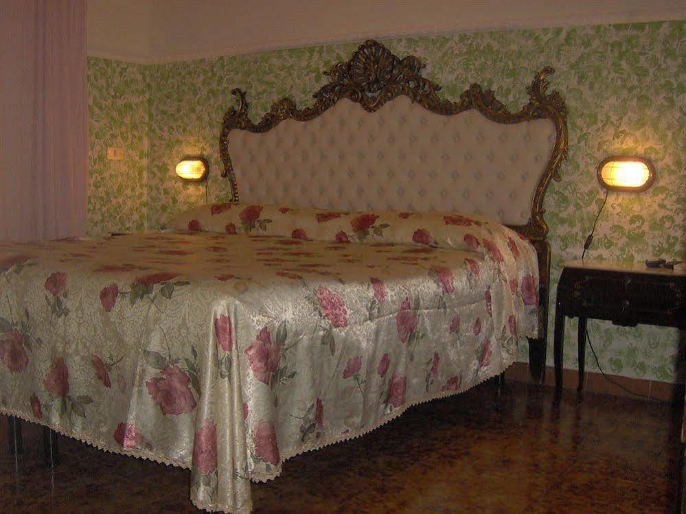 Santa Fara Bed & Breakfast 3*