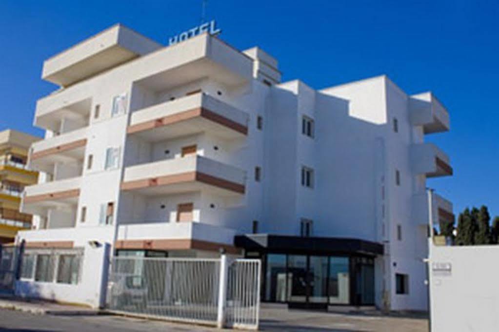 Riviera Hotel 3*