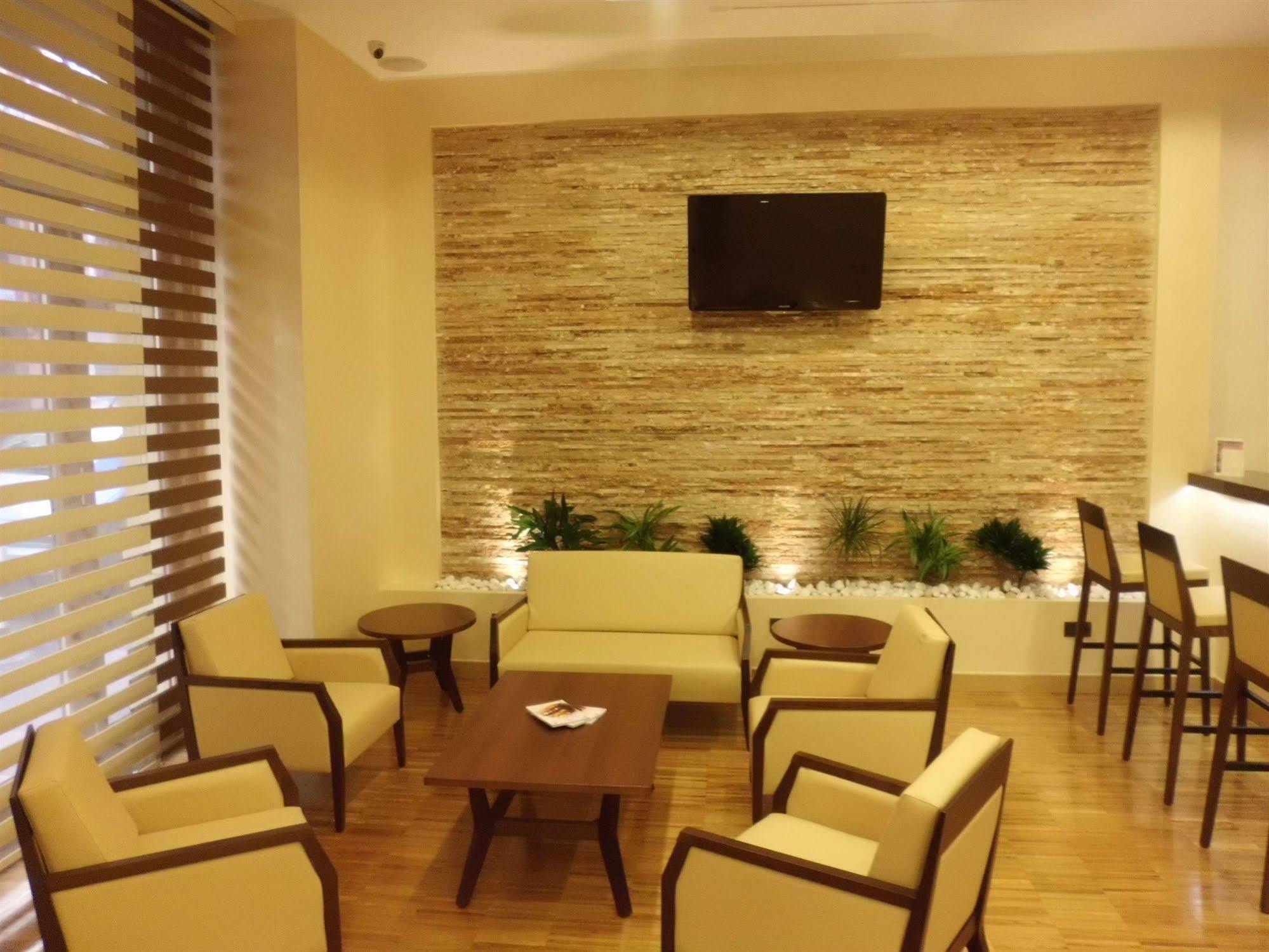 Moderno Hotel 3*