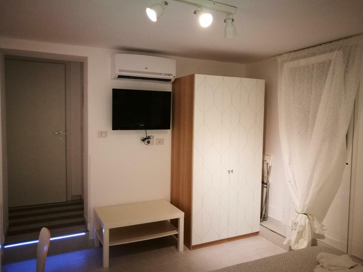 Simply House In 2 Apartament Bari