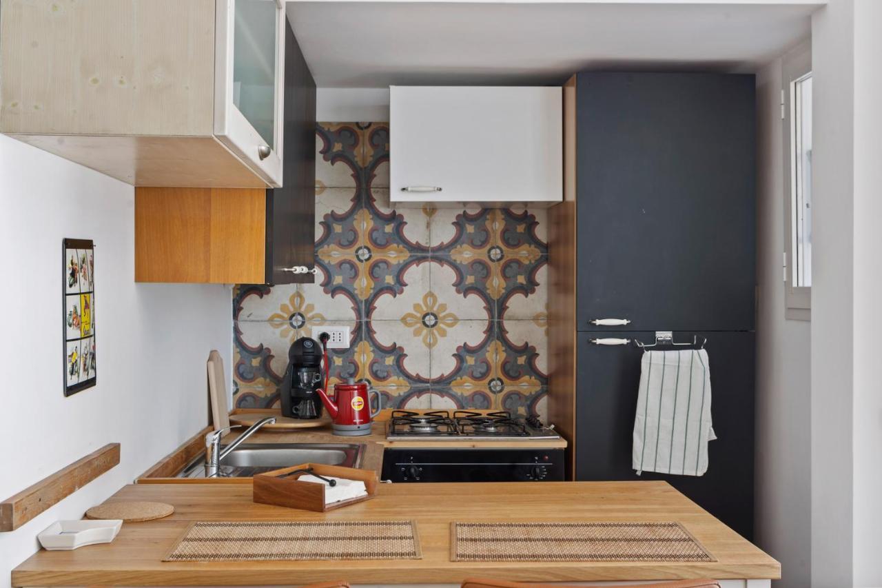 Madonella Con Terrazzo