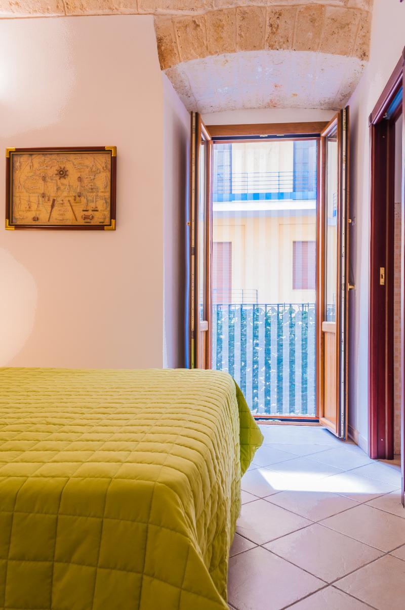 Melo Abbrescia Apartment