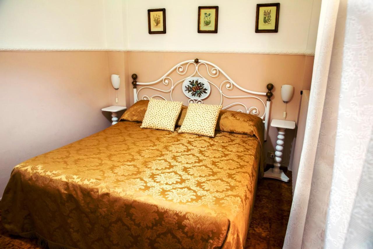 Santa Fara Bed & Breakfast 3*